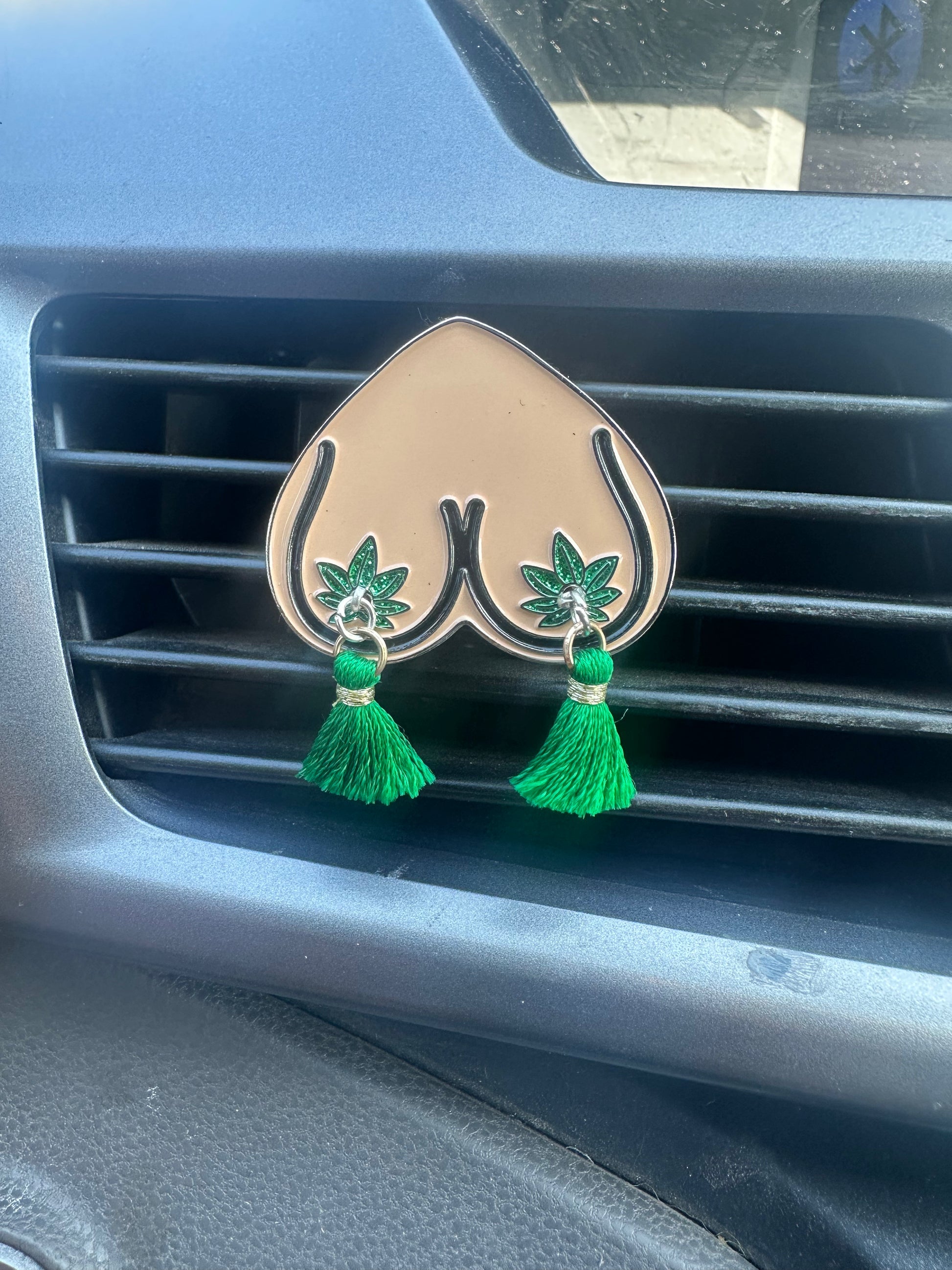 💫Luminous aroma diffuser car pendant