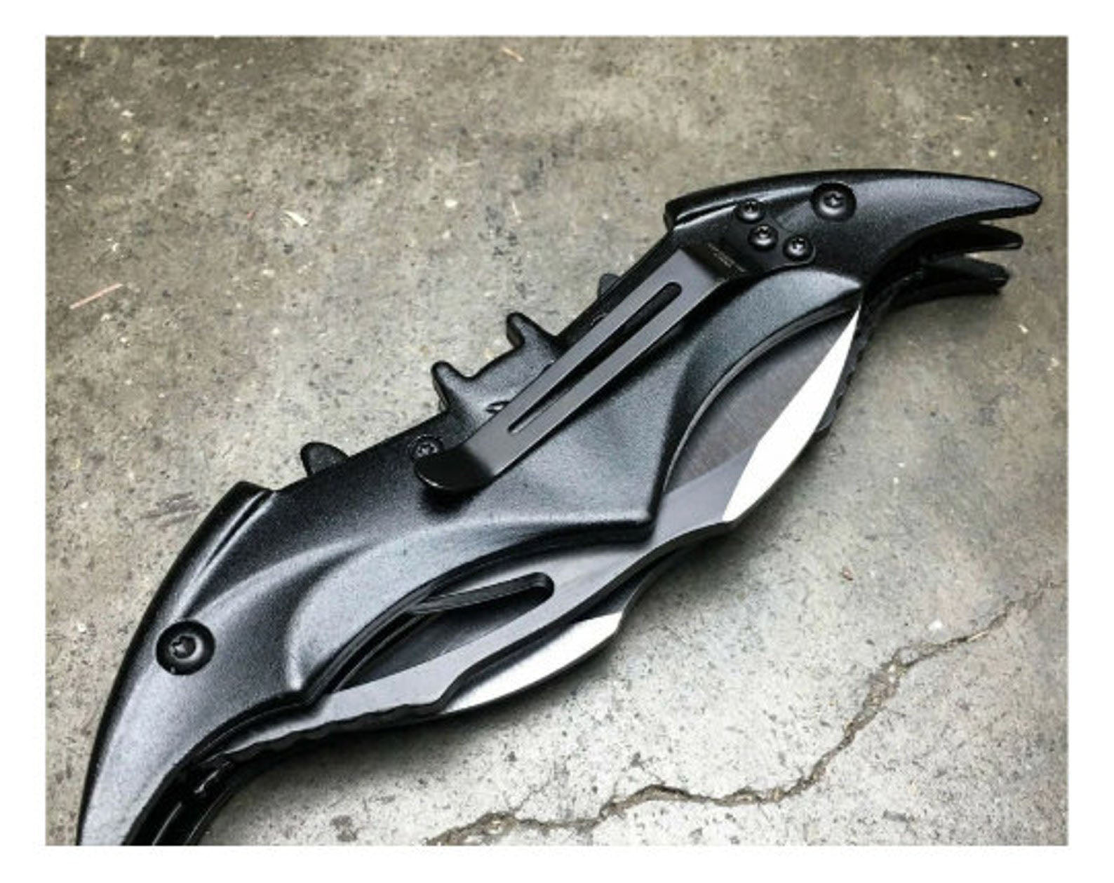 🦇 Bat-Inspired Pocket Knife