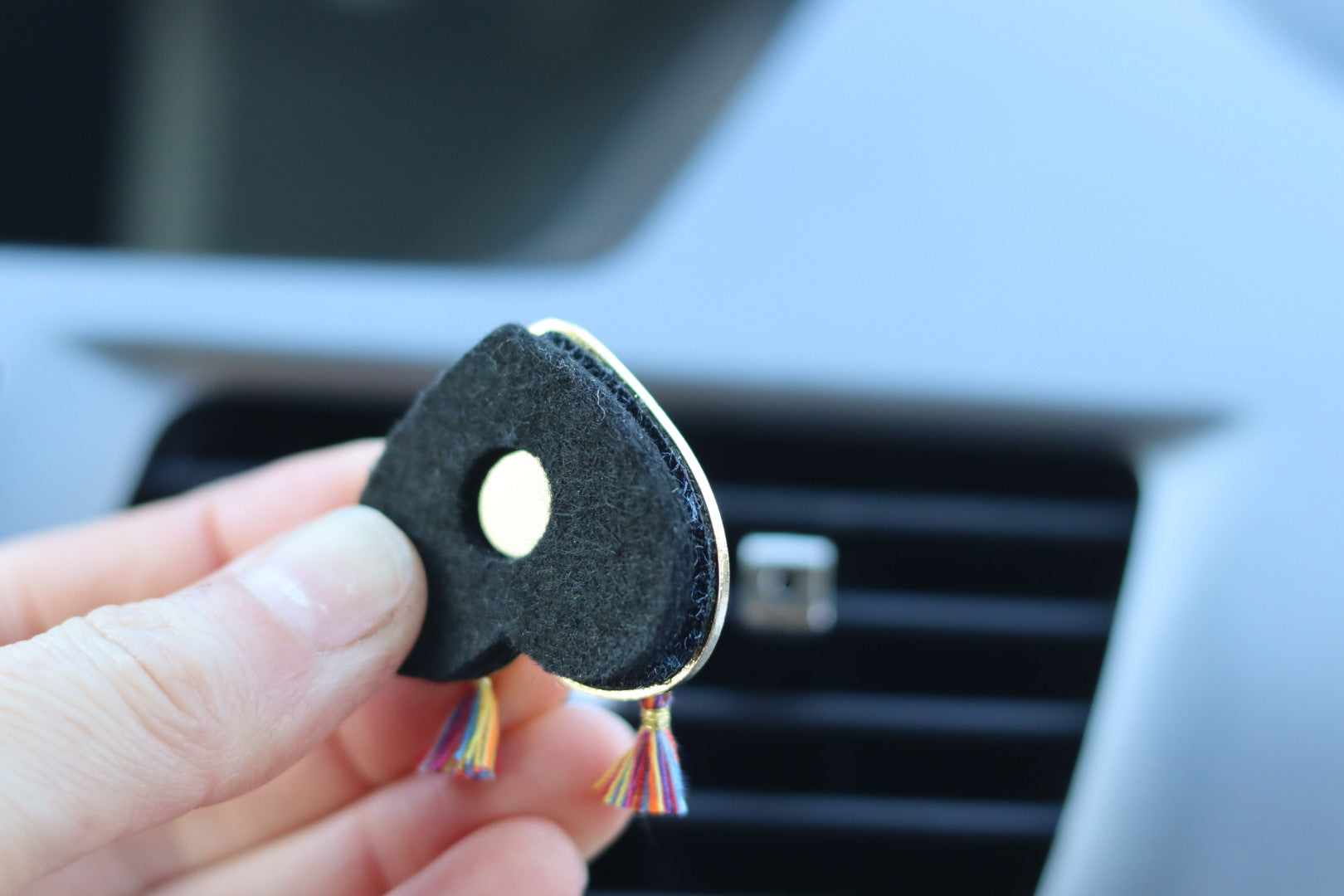 💫Luminous aroma diffuser car pendant